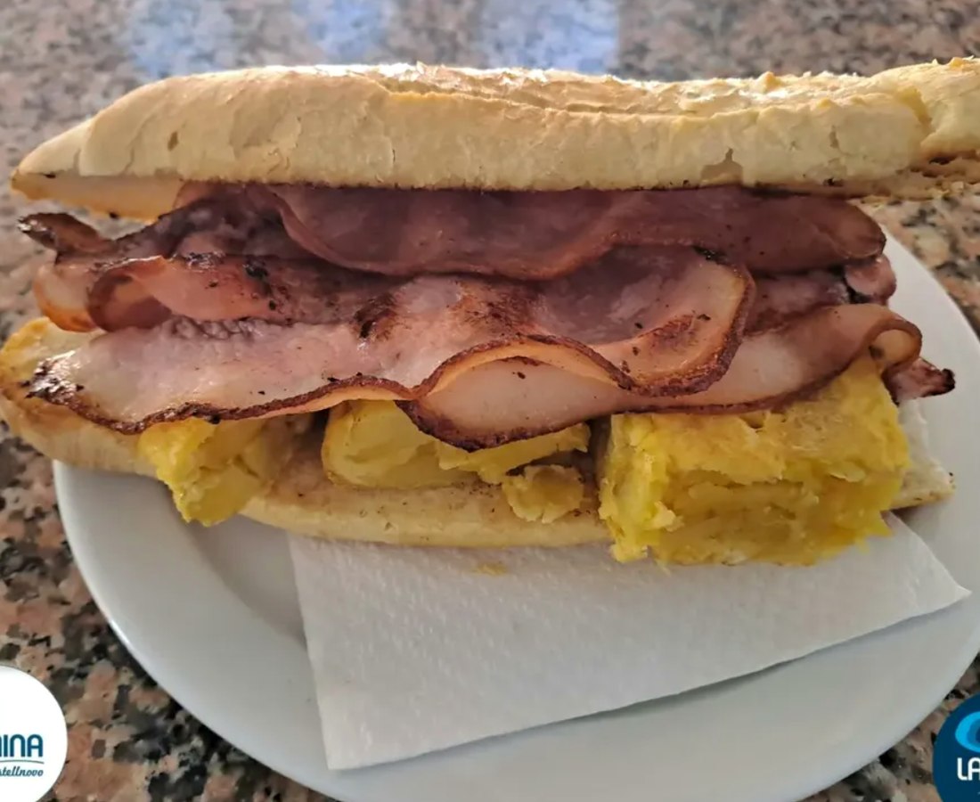 Bocadillo de tortilla y bacon