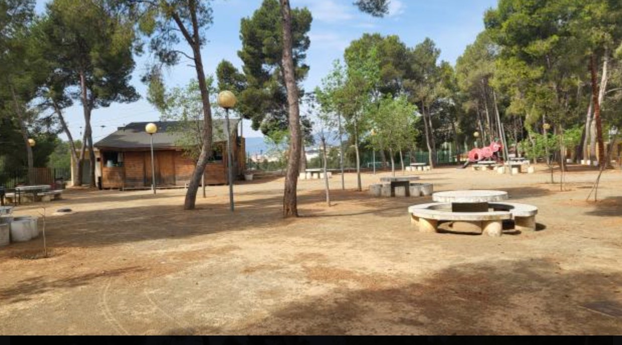 La Mina Bar y su cabaña de madera en el paraje natural de Castellnovo